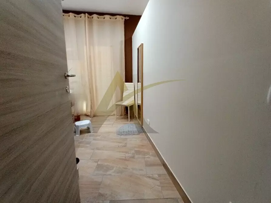 Immagine 12 di Locale commerciale in vendita  in Via S. Girolamo Miani 9 a Velletri