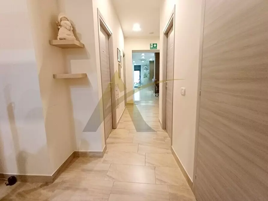 Immagine 15 di Locale commerciale in vendita  in Via S. Girolamo Miani 9 a Velletri