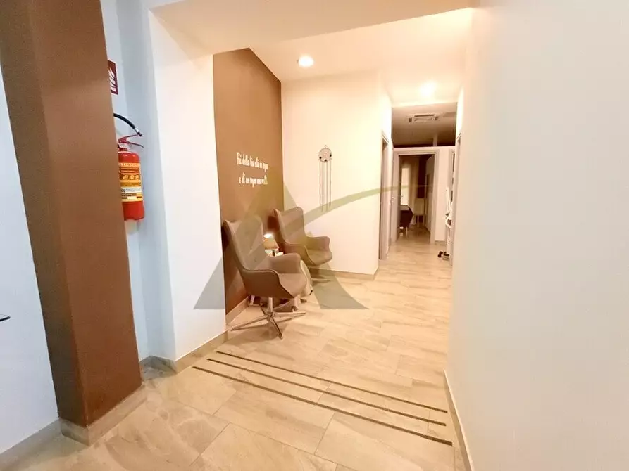 Immagine 1 di Locale commerciale in vendita  in Via S. Girolamo Miani 9 a Velletri