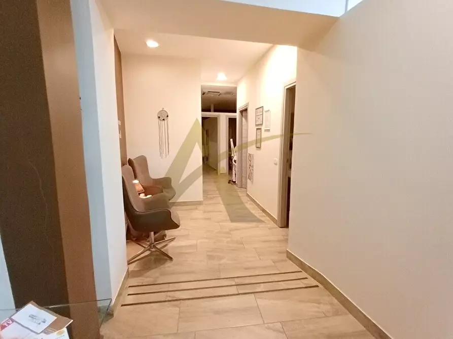 Immagine 2 di Locale commerciale in vendita  in Via S. Girolamo Miani 9 a Velletri