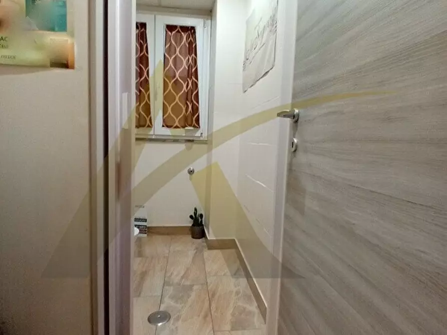 Immagine 10 di Locale commerciale in vendita  in Via S. Girolamo Miani 9 a Velletri