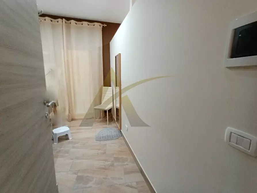 Immagine 11 di Locale commerciale in vendita  in Via S. Girolamo Miani 9 a Velletri