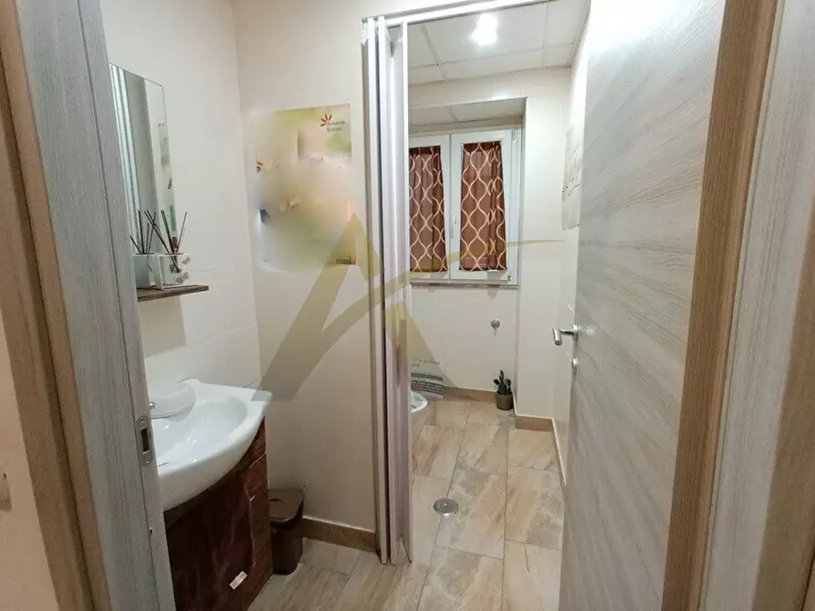 Immagine 8 di Locale commerciale in vendita  in Via S. Girolamo Miani 9 a Velletri