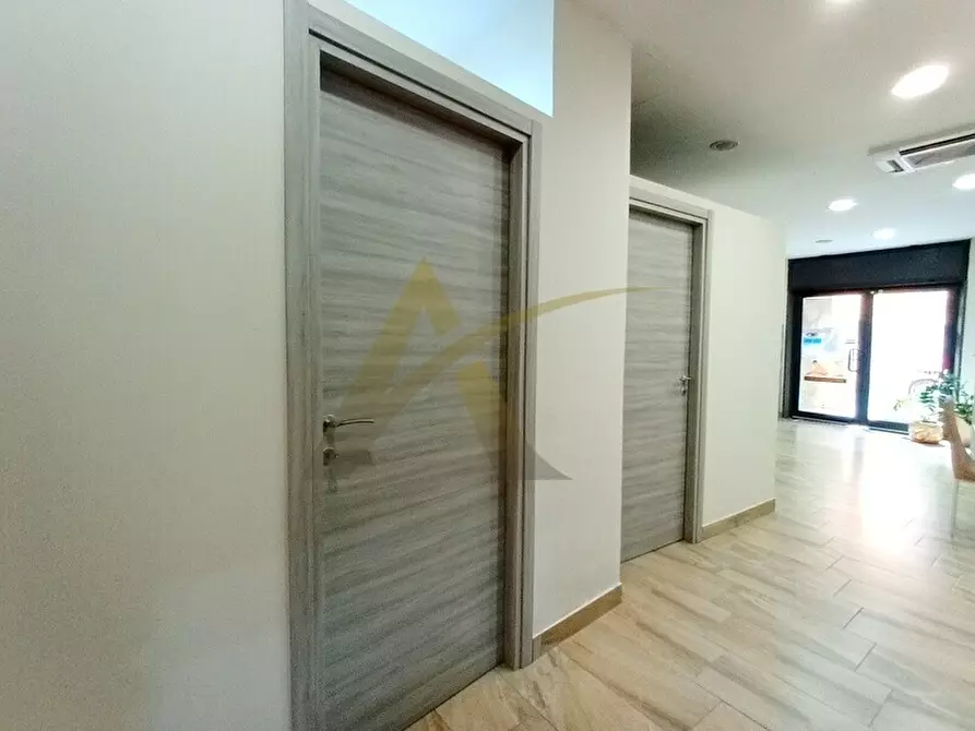 Immagine 4 di Locale commerciale in vendita  in Via S. Girolamo Miani 9 a Velletri