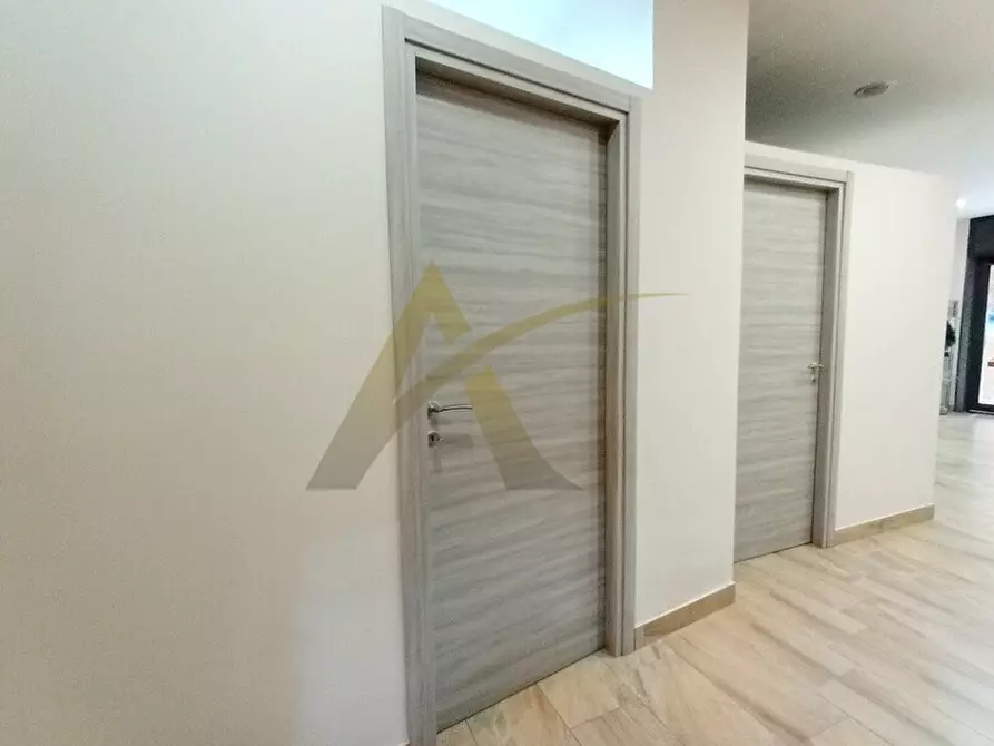 Immagine 3 di Locale commerciale in vendita  in Via S. Girolamo Miani 9 a Velletri