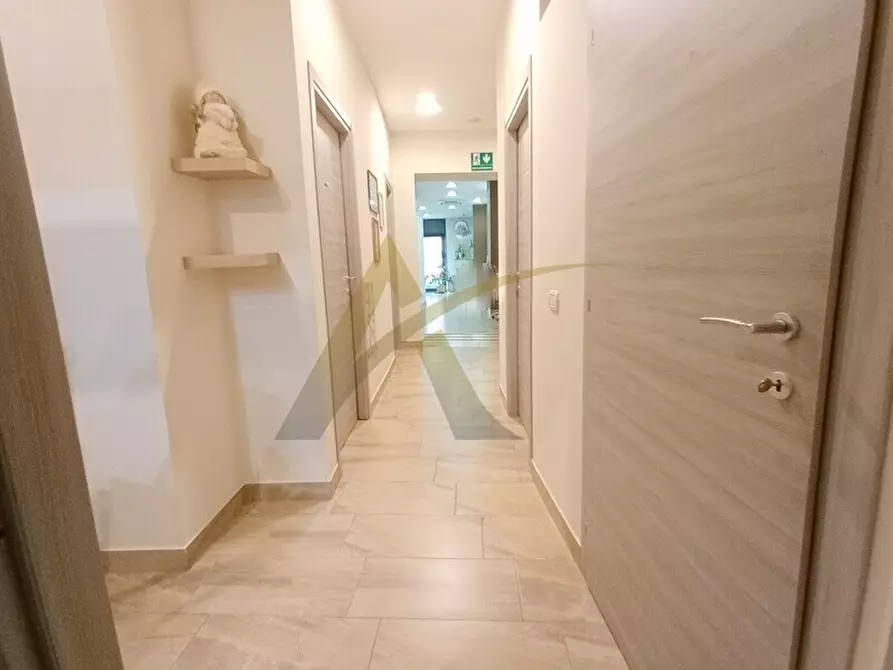 Immagine 14 di Locale commerciale in vendita  in Via S. Girolamo Miani 9 a Velletri