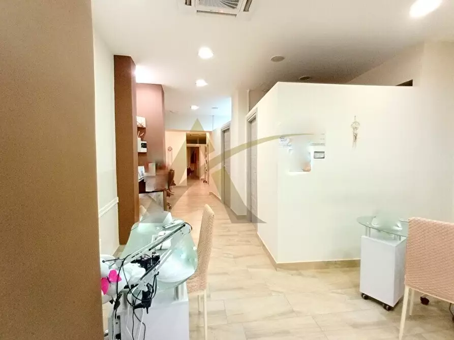 Immagine 7 di Locale commerciale in vendita  in Via S. Girolamo Miani 9 a Velletri