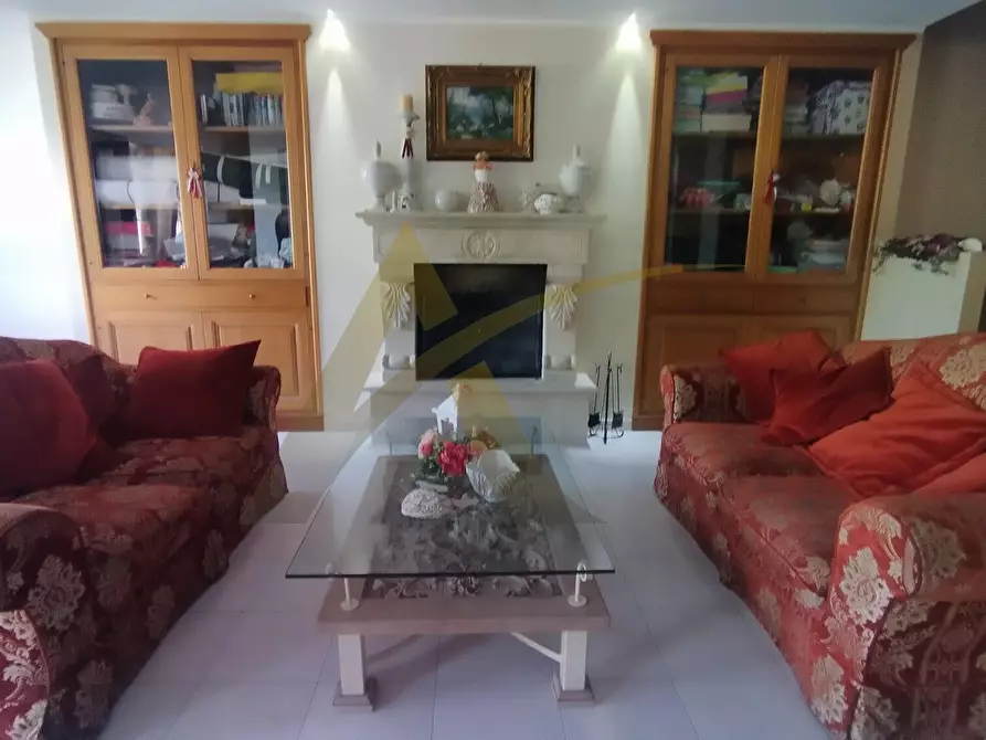 Immagine 3 di Villa in vendita  in Via Colle Fontana 11/a a Lariano