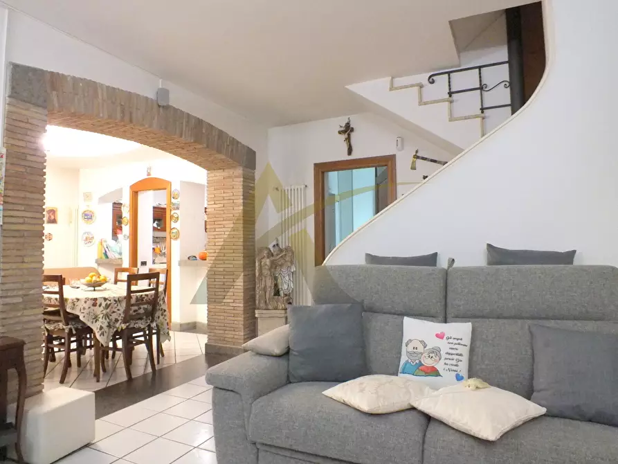 Immagine 12 di Villa in vendita  in Via Corioli 26 a Ardea