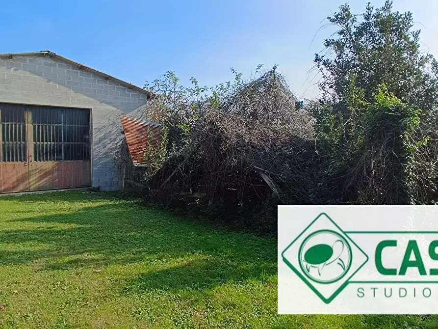 Immagine 1 di Magazzino in vendita  in CONTRADA FURIASSE a Macerata