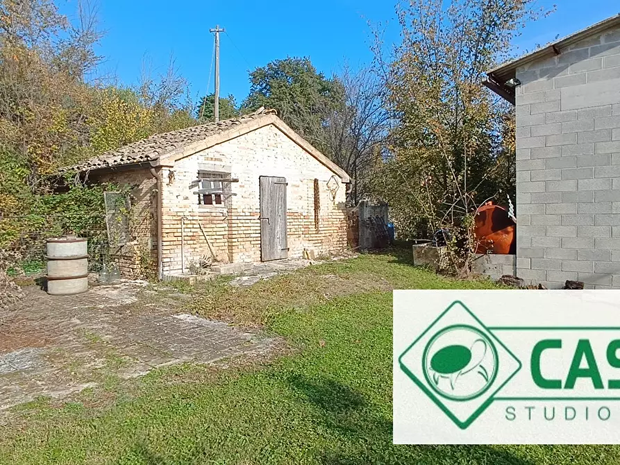 Immagine 2 di Magazzino in vendita  in CONTRADA FURIASSE a Macerata