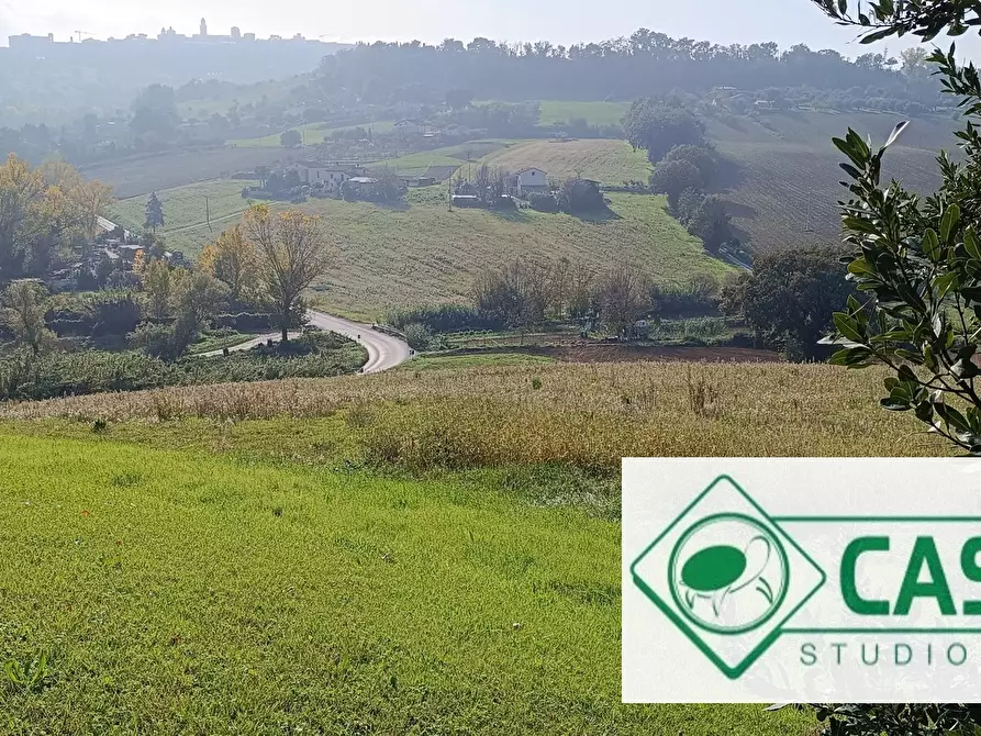 Immagine 2 di Palazzo in vendita  in CONTRADA FURIASSE a Macerata