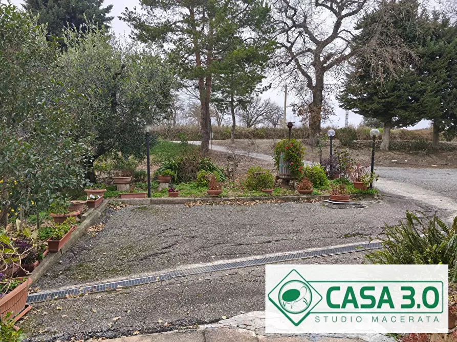 Immagine 18 di Villa in vendita  in CONTRADA CIMARELLA 14 a Macerata