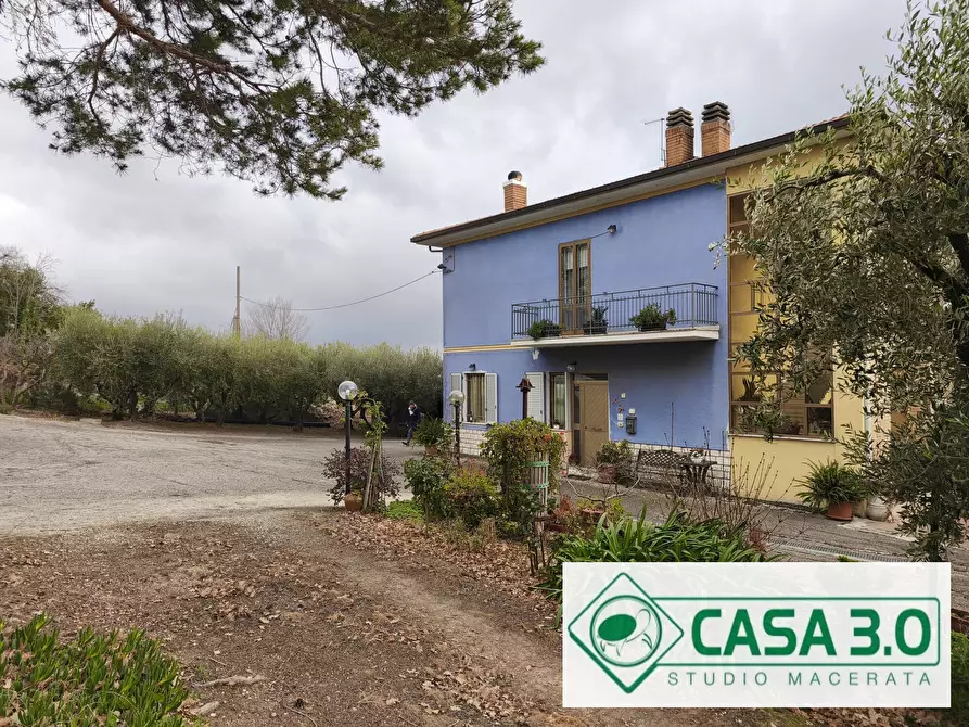 Immagine 3 di Villa in vendita  in CONTRADA CIMARELLA 14 a Macerata