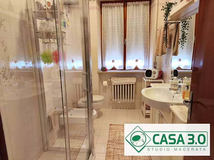 Immagine 9 di Villa in vendita  in CONTRADA CIMARELLA 14 a Macerata