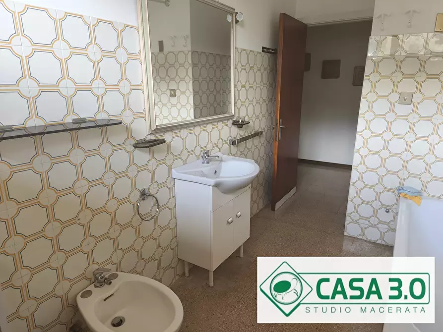 Immagine 9 di Appartamento in vendita  in CARRARECCIA 3 a Macerata