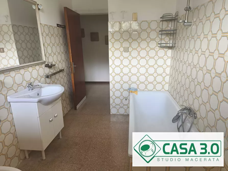 Immagine 10 di Appartamento in vendita  in CARRARECCIA 3 a Macerata