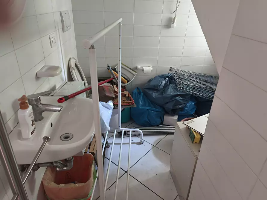 Immagine 8 di Locale commerciale in vendita  in CORSO CAIROLI 148 a Macerata