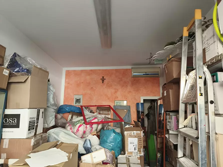 Immagine 5 di Locale commerciale in vendita  in CORSO CAIROLI 148 a Macerata