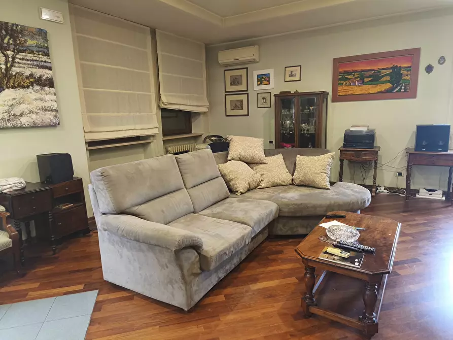 Immagine 9 di Villa in vendita  in DEI VELINI 146 a Macerata