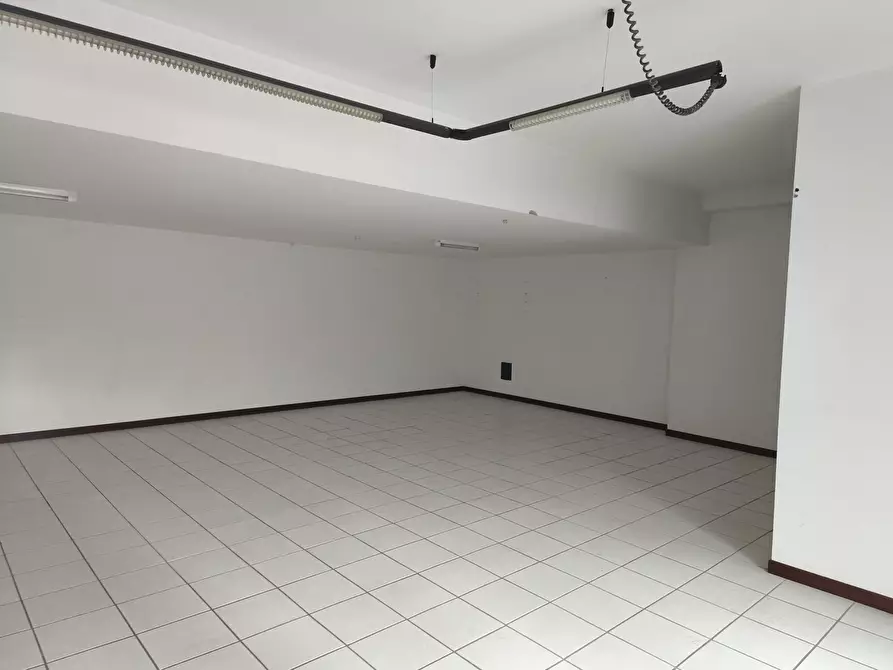 Immagine 6 di Magazzino in vendita  in VIA VITTIME CIVILI DI  GUERRA DEL 1944 3/A a Macerata