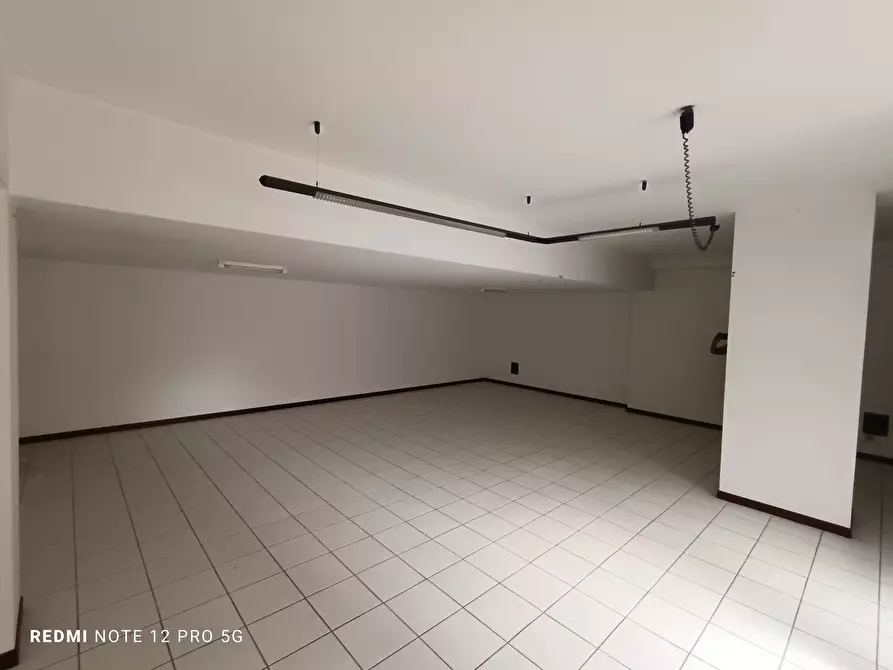 Immagine 2 di Magazzino in vendita  in VIA VITTIME CIVILI DI  GUERRA DEL 1944 3/A a Macerata