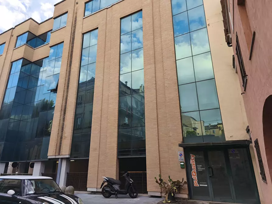 Immagine 1 di Magazzino in vendita  in VIA VITTIME CIVILI DI  GUERRA DEL 1944 3/A a Macerata