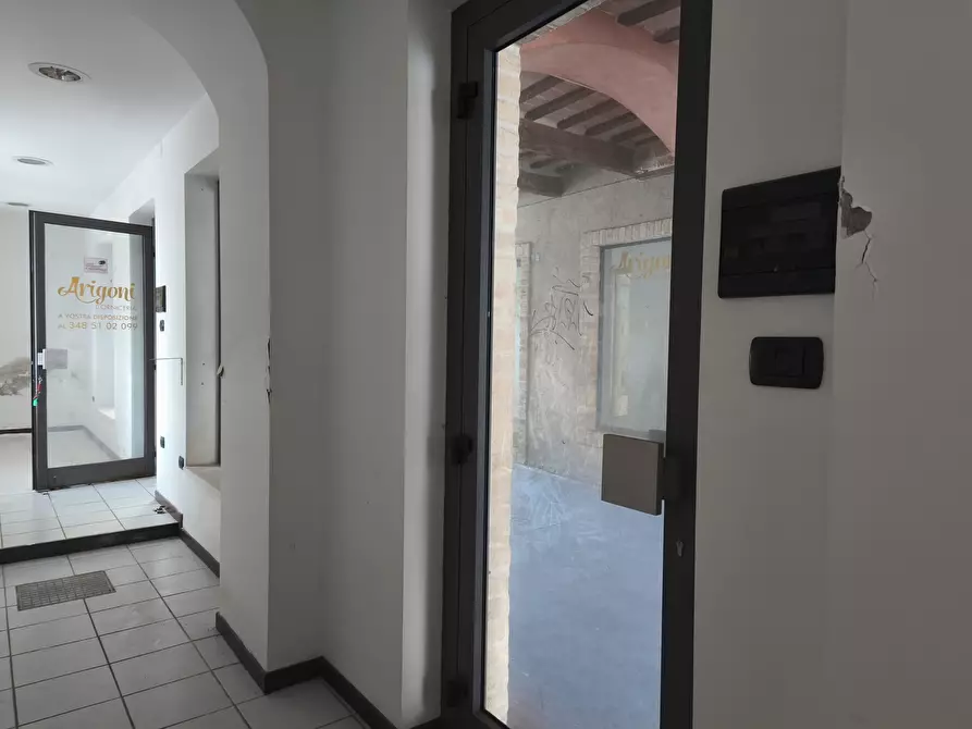 Immagine 11 di Locale commerciale in vendita  in VIA VITTIME CIVILI DI  GUERRA DEL 1944 2-4-6 a Macerata
