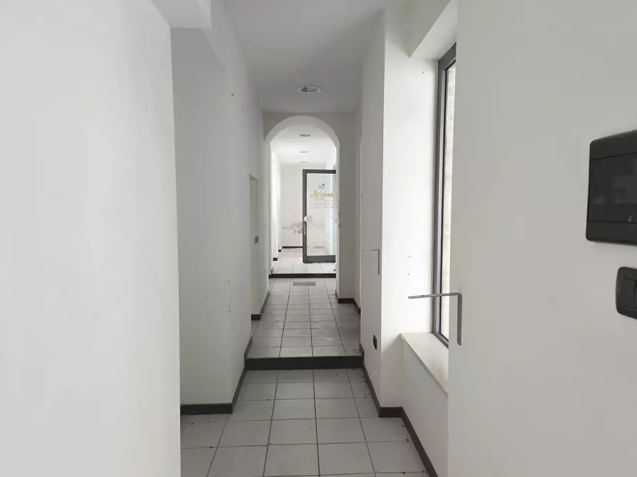 Immagine 12 di Locale commerciale in vendita  in VIA VITTIME CIVILI DI  GUERRA DEL 1944 2-4-6 a Macerata