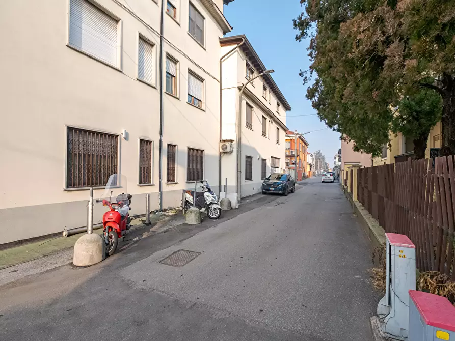 Immagine 28 di Appartamento in vendita  in VIA Nievo 11 a Baranzate