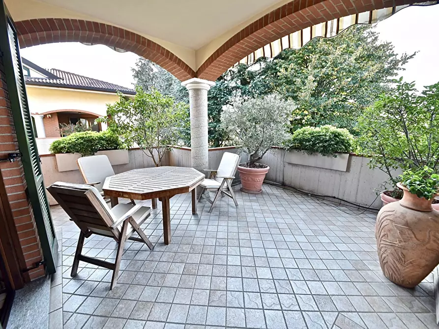 Immagine 40 di Appartamento in vendita  in Biscia 42 a Garbagnate Milanese