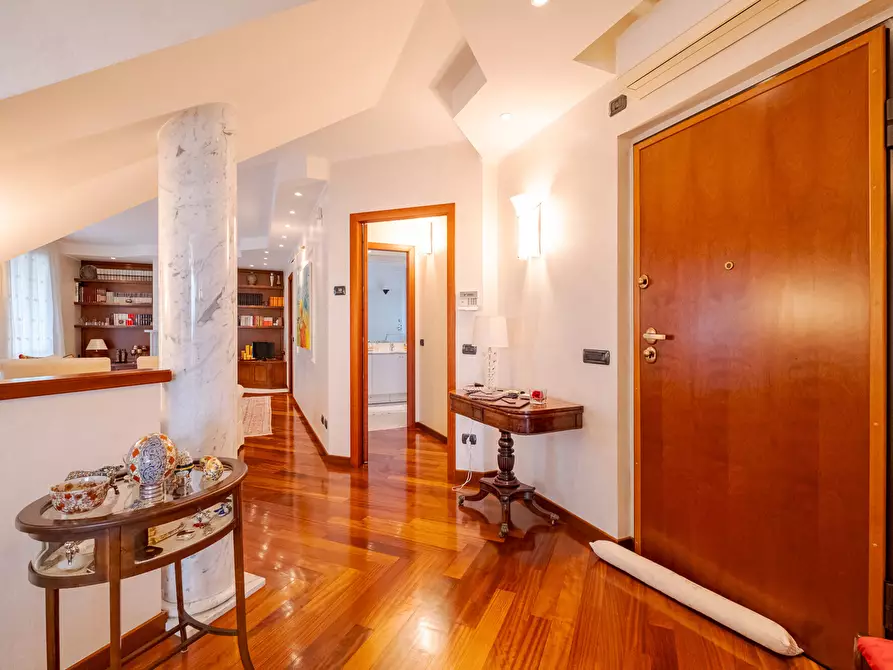 Immagine 2 di Appartamento in vendita  in Biscia 42 a Garbagnate Milanese