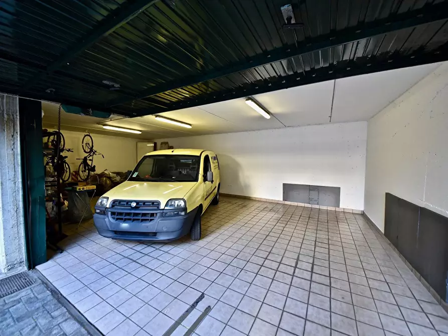 Immagine 42 di Appartamento in vendita  in Biscia 42 a Garbagnate Milanese