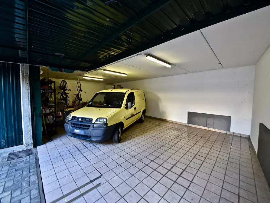 Immagine 41 di Appartamento in vendita  in Biscia 42 a Garbagnate Milanese