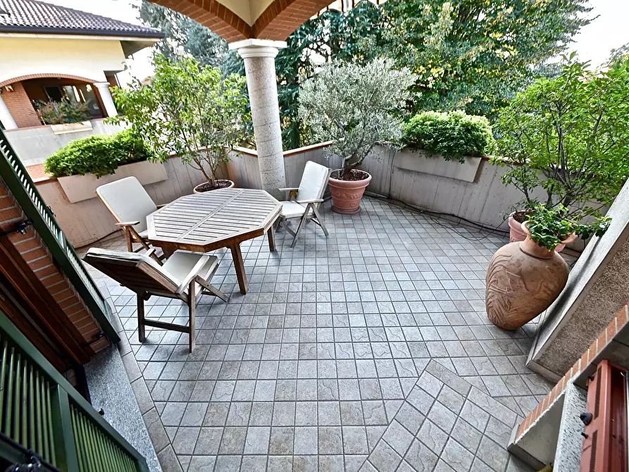 Immagine 39 di Appartamento in vendita  in Biscia 42 a Garbagnate Milanese