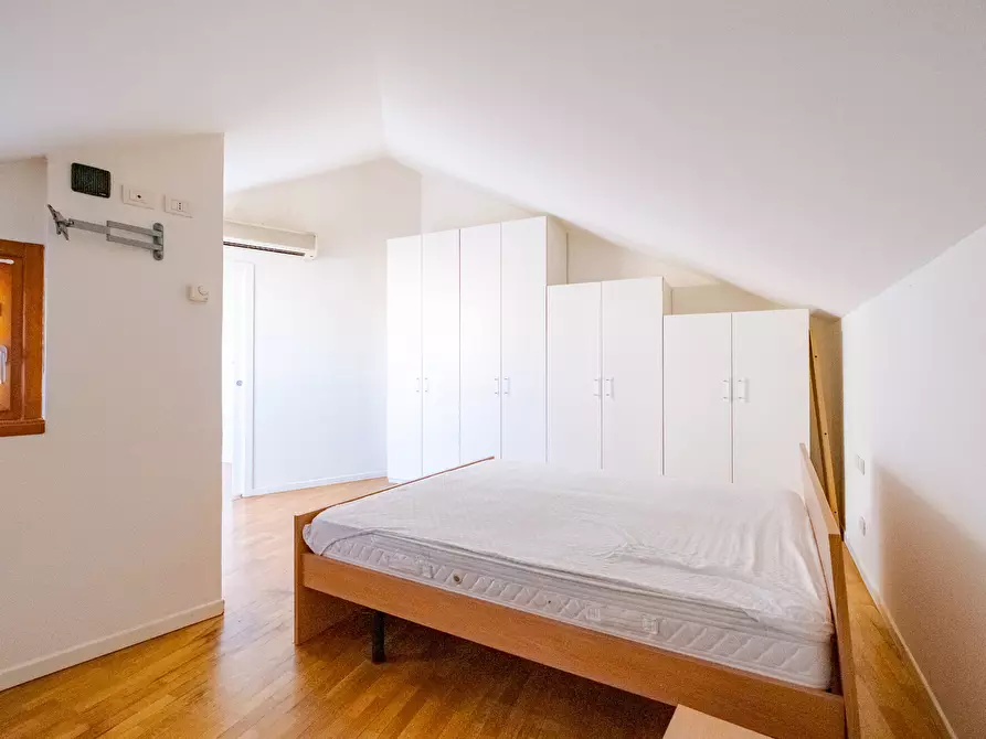 Immagine 16 di Mansarda in vendita  in piazza del Tricolore 4 a Senago