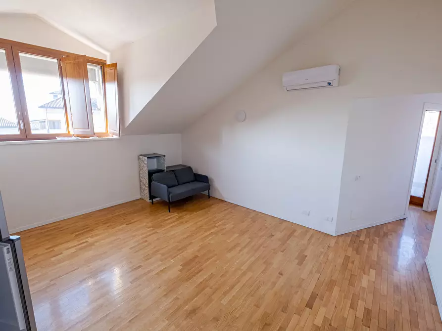 Immagine 9 di Mansarda in vendita  in piazza del Tricolore 4 a Senago