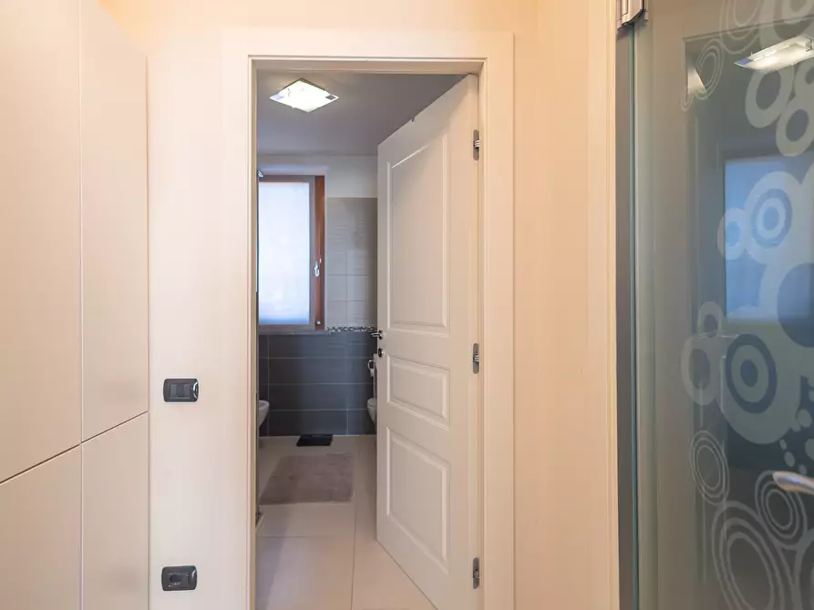 Immagine 19 di Appartamento in vendita  in Cantù 25 a Parabiago