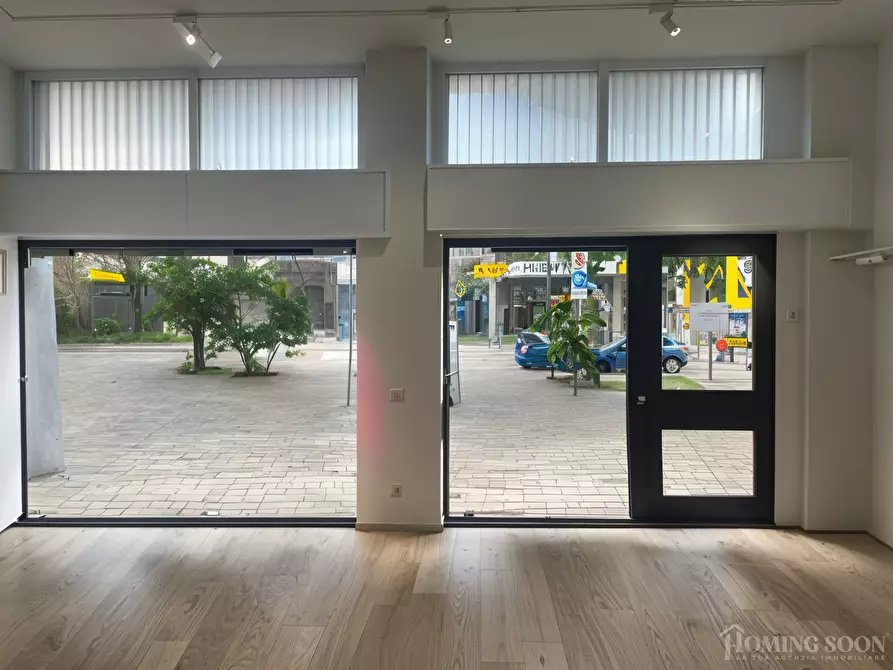 Immagine 2 di Locale commerciale in vendita  in Viale Matteotti 235 a Sesto San Giovanni
