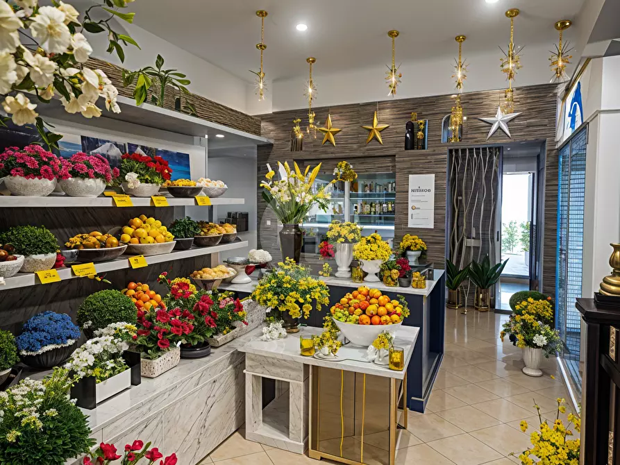 Immagine 2 di Negozio in vendita  in Viale Fratelli Casiraghi 95 a Sesto San Giovanni