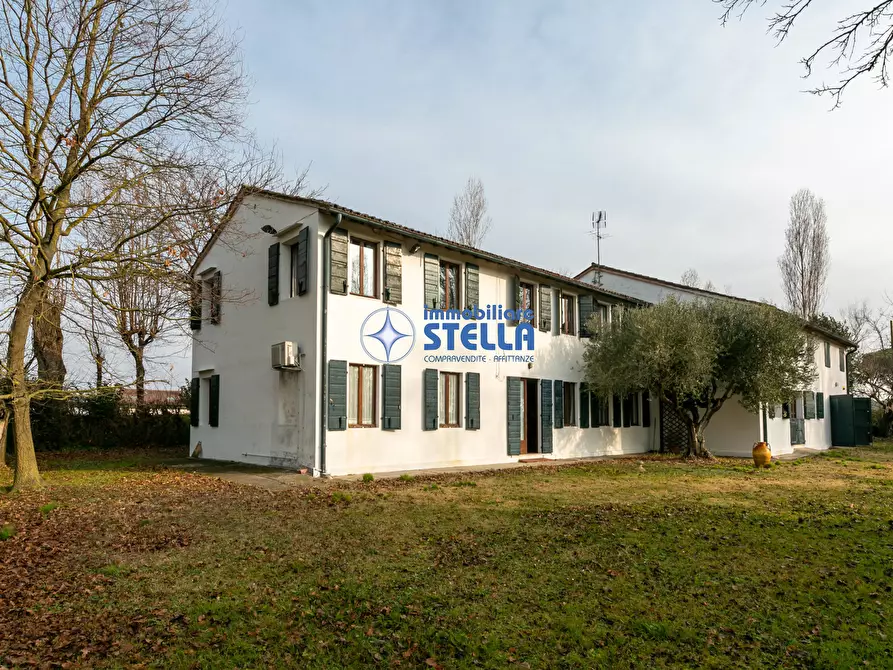 Immagine 1 di Villa in vendita  in Via Miozzo a Jesolo