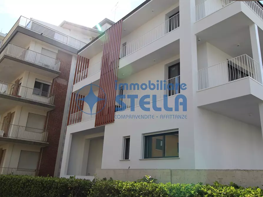 Immagine 46 di Appartamento in vendita  in Via Bafile 9° Accesso al Mare 3 a Jesolo