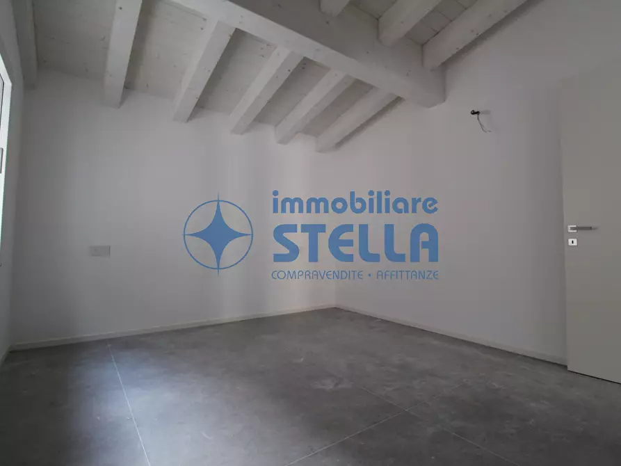 Immagine 18 di Appartamento in vendita  in Via Bafile 9° Accesso al Mare 3 a Jesolo