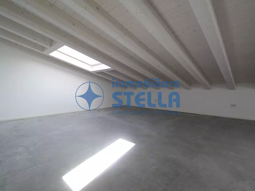 Immagine 26 di Appartamento in vendita  in Via Bafile 9° Accesso al Mare 3 a Jesolo