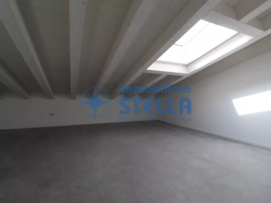 Immagine 27 di Appartamento in vendita  in Via Bafile 9° Accesso al Mare 3 a Jesolo