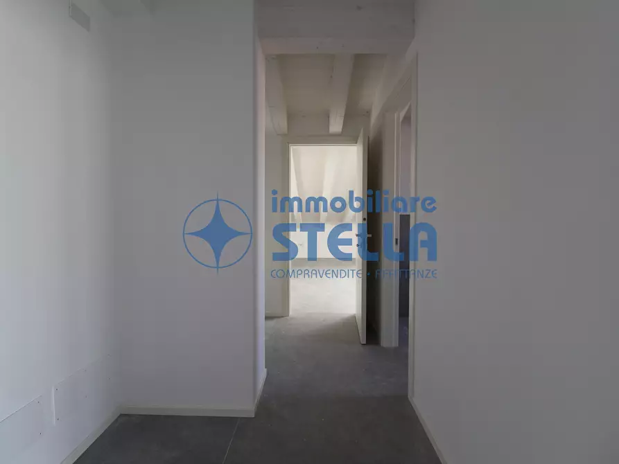 Immagine 24 di Appartamento in vendita  in Via Bafile 9° Accesso al Mare 3 a Jesolo