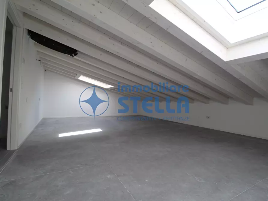 Immagine 28 di Appartamento in vendita  in Via Bafile 9° Accesso al Mare 3 a Jesolo