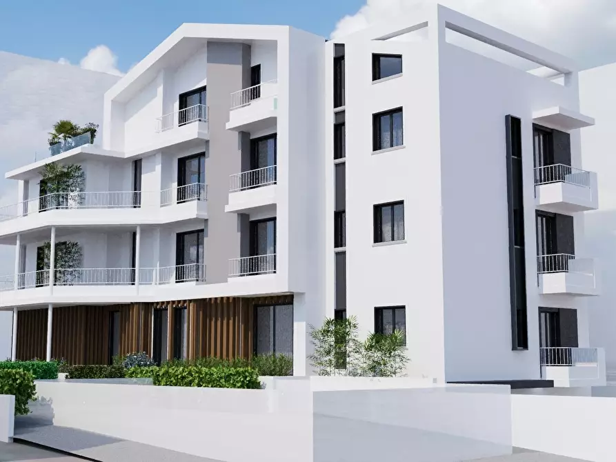 Immagine 3 di Appartamento in vendita  in Via Bafile 9° Accesso al Mare 3 a Jesolo