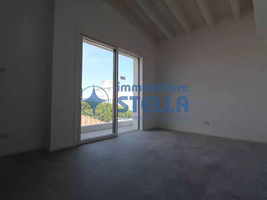 Immagine 21 di Appartamento in vendita  in Via Bafile 9° Accesso al Mare 3 a Jesolo
