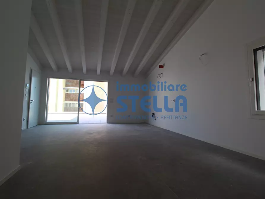 Immagine 29 di Appartamento in vendita  in Via Bafile 9° Accesso al Mare 3 a Jesolo
